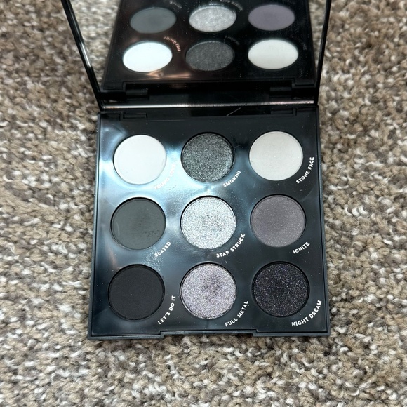 ColourPop "Blowin' Smoke" eyeshadow palette - Picture 2 of 13